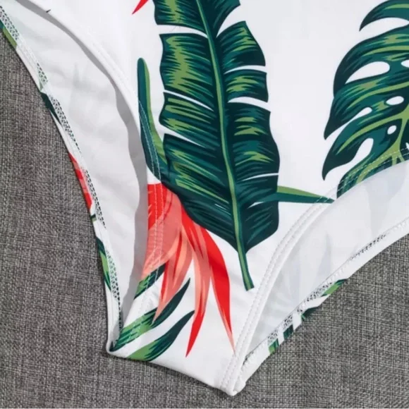 Tropical Bird Of Paradise Print Wrap Back Tie Monokini White Women’s Sizes NWT - Picture 3 of 5